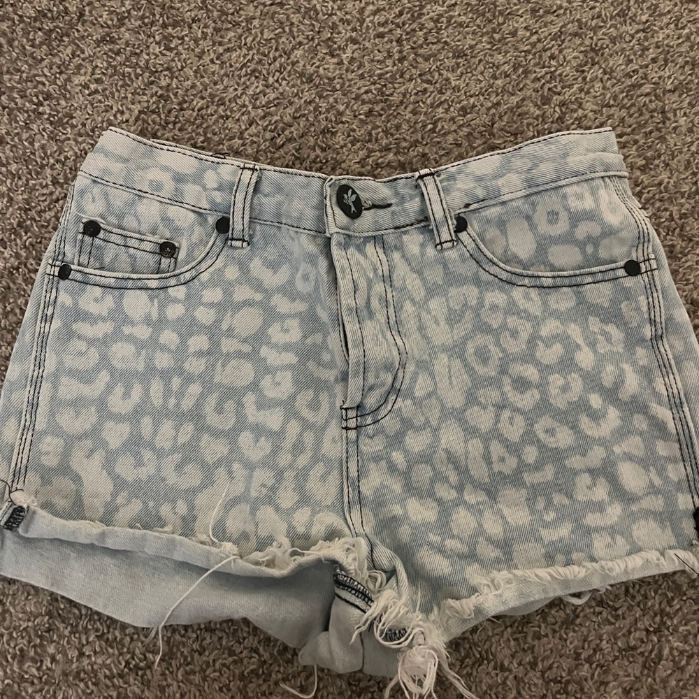 Patterned jean shorts